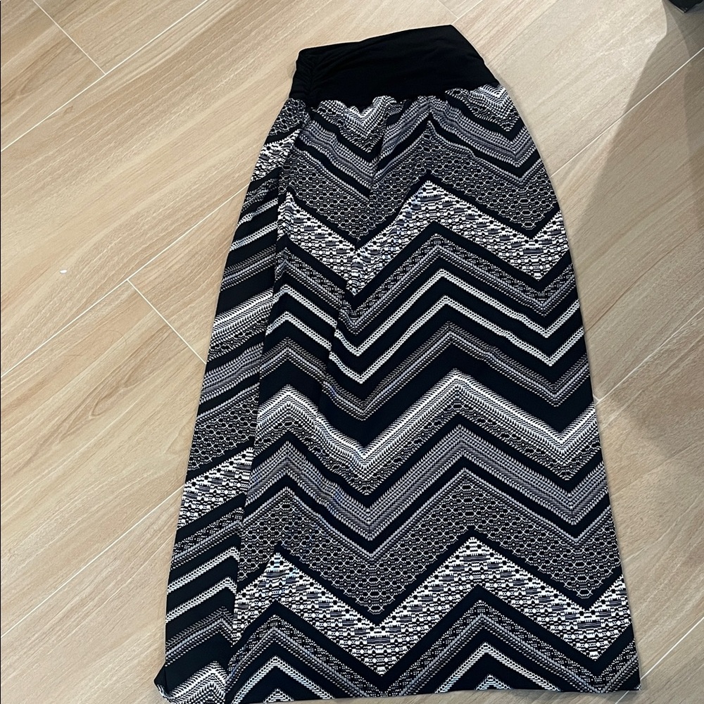 AB Studio Black and White Chevron A-Line Skirt